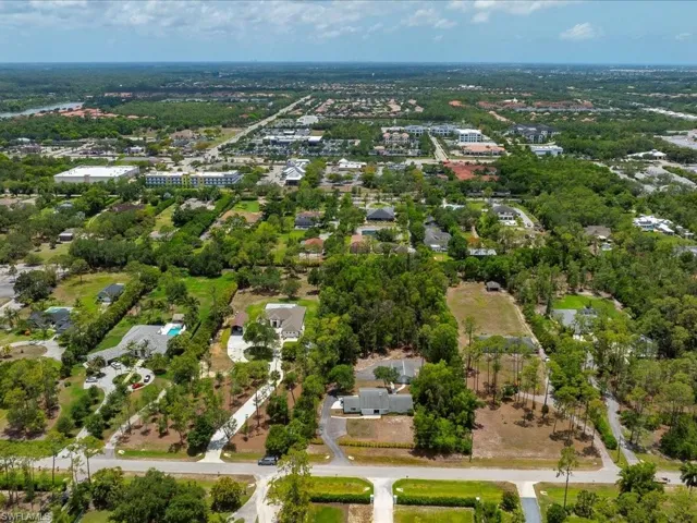 6800  Bottlebrush  LN, Naples, FL 34109