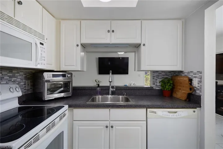 3297  Royal Canadian  TRCE, Fort Myers, FL 33907