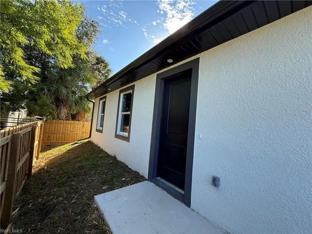 2103  French  ST, Fort Myers, FL 33916