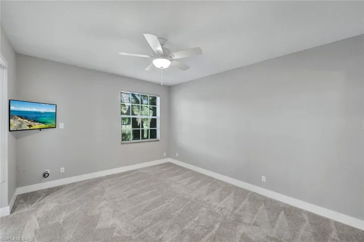 Large Master Bedroom w/ceiling fan