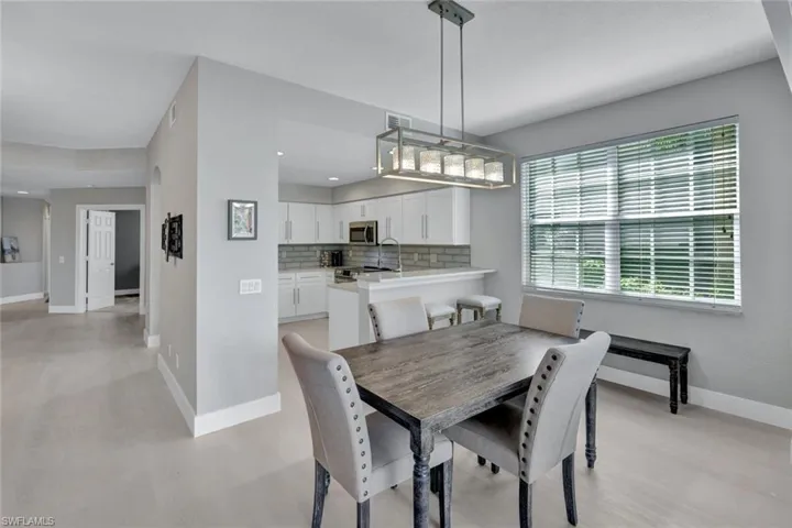 Open Dining with Breakfast Bar