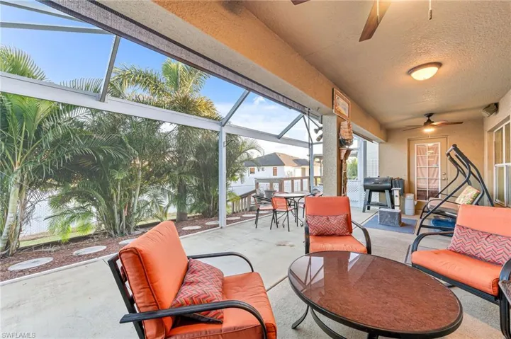 Sunroom with ceiling fan
