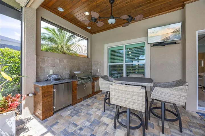 9446 Lagomar Ct, Naples, Florida 34114
