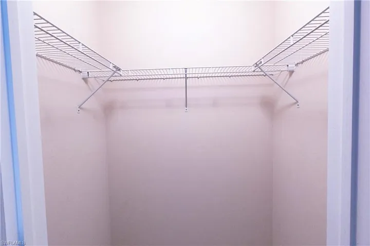 Primeary Bedroom Large Walk-in closet