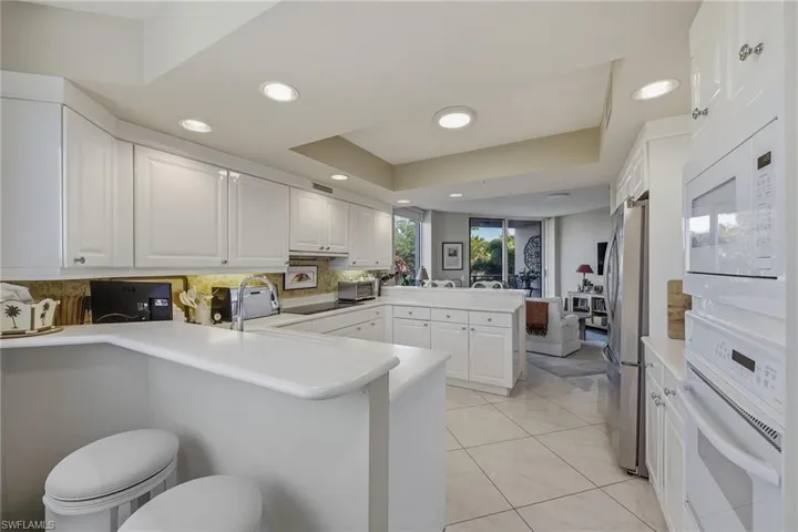 7225  Pelican Bay  BLVD, Naples, FL 34108