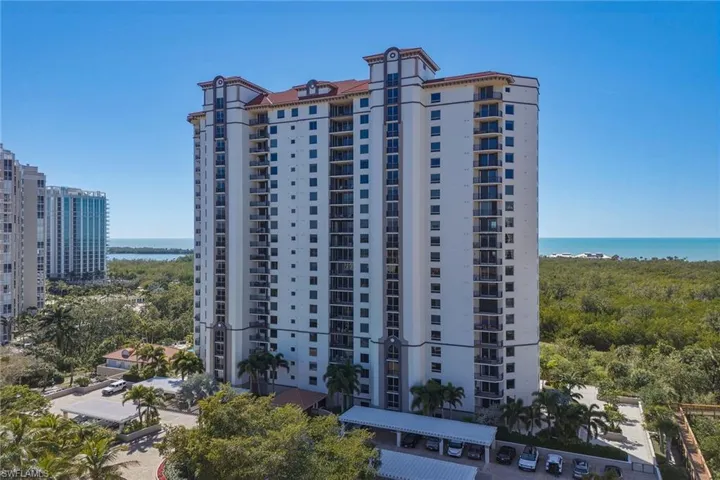 7225  Pelican Bay  BLVD, Naples, FL 34108