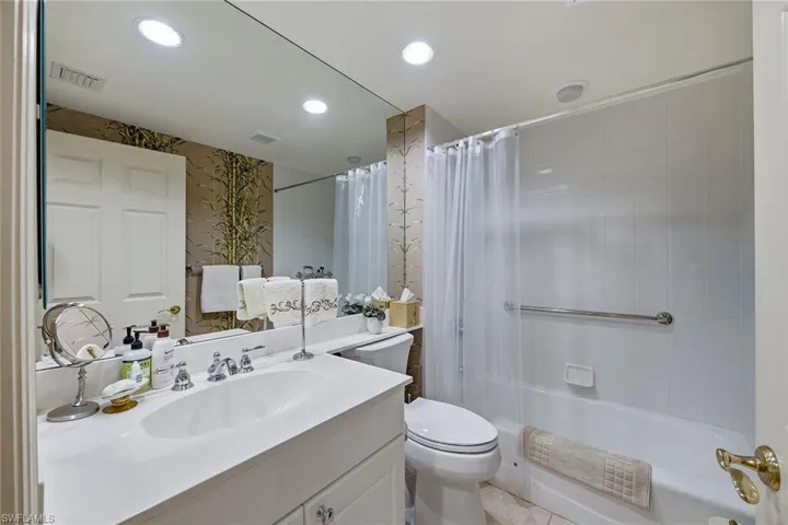 7225  Pelican Bay  BLVD, Naples, FL 34108