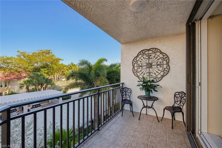 7225  Pelican Bay  BLVD, Naples, FL 34108