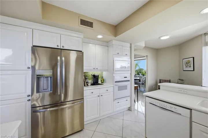 7225  Pelican Bay  BLVD, Naples, FL 34108