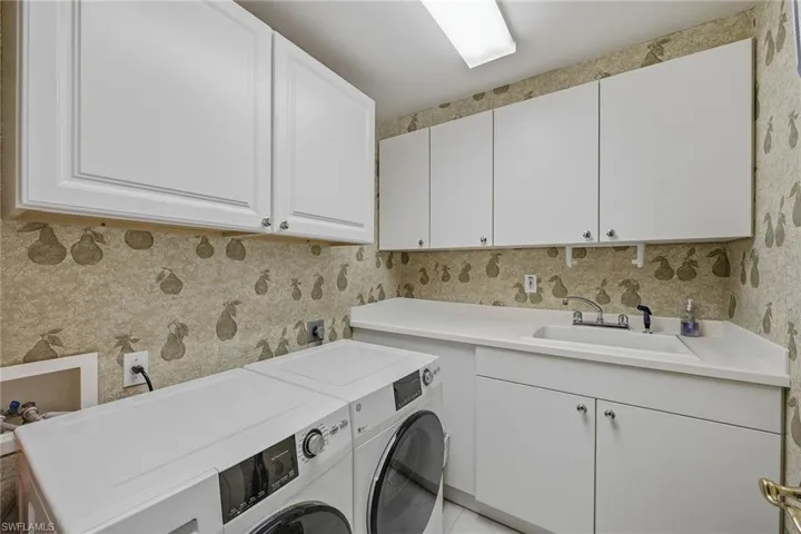 7225  Pelican Bay  BLVD, Naples, FL 34108