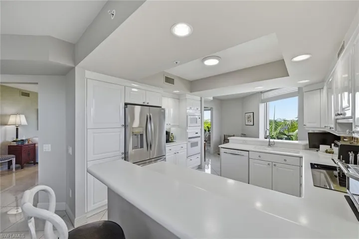 7225  Pelican Bay  BLVD, Naples, FL 34108