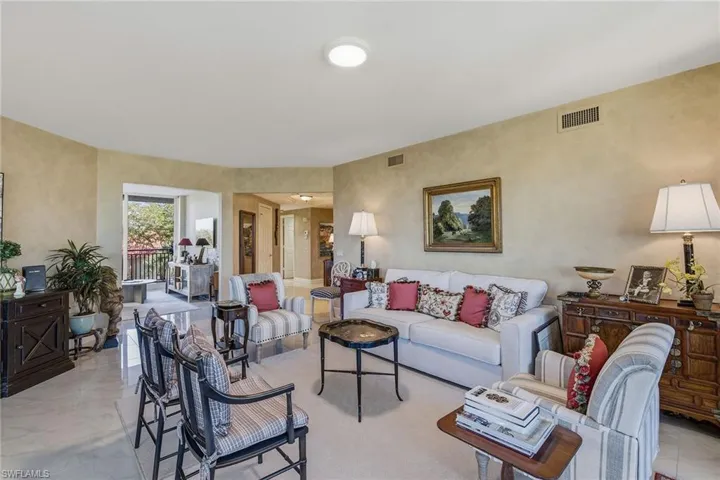 7225  Pelican Bay  BLVD, Naples, FL 34108