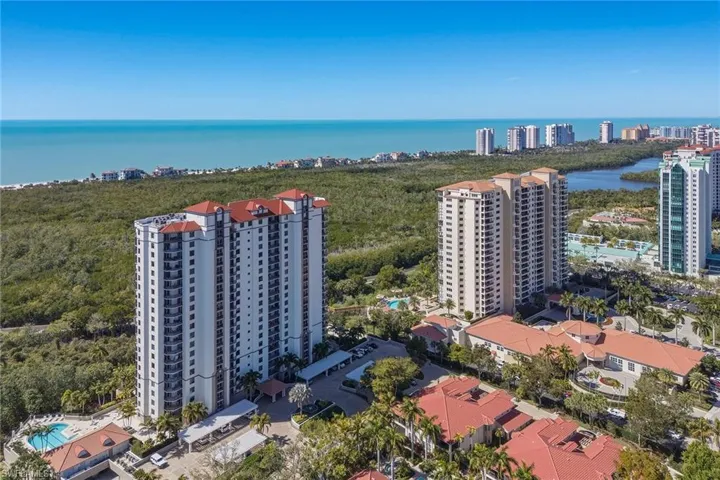 7225  Pelican Bay  BLVD, Naples, FL 34108