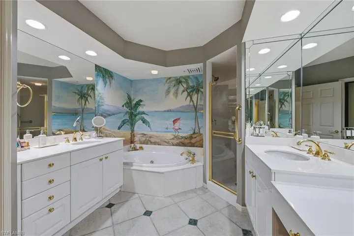 7225  Pelican Bay  BLVD, Naples, FL 34108