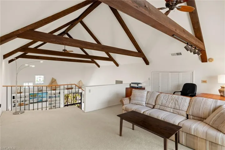 Upstairs Loft/Office