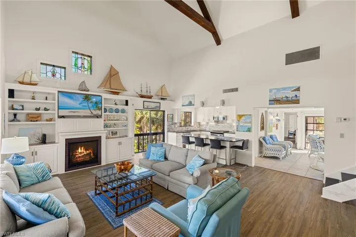 Living Room/Fireplace