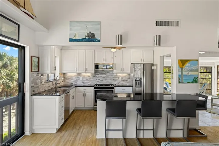 Breakfast Bar/Kitchen