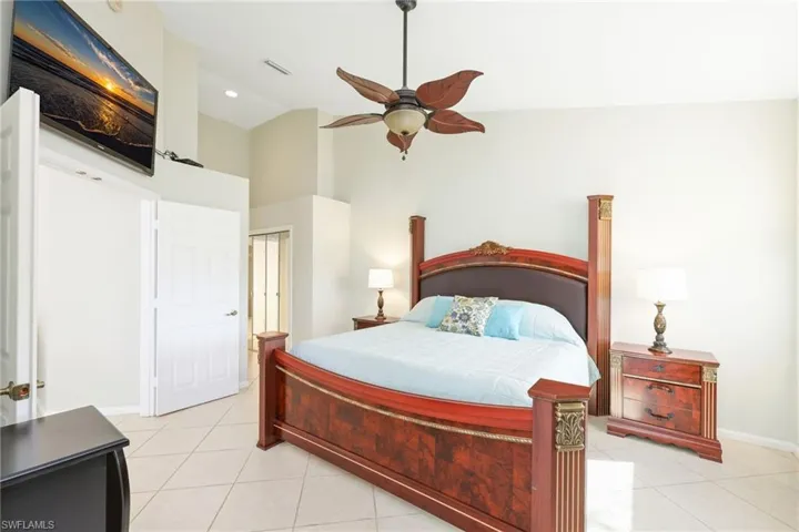 7828 Gardner Dr # 202, Naples, Florida 34109