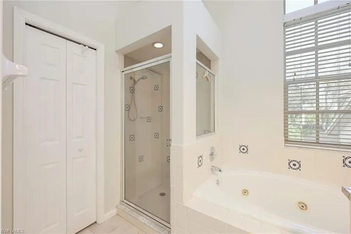 7828 Gardner Dr # 202, Naples, Florida 34109