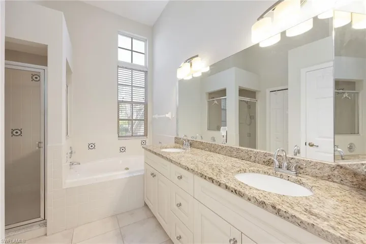 7828 Gardner Dr # 202, Naples, Florida 34109