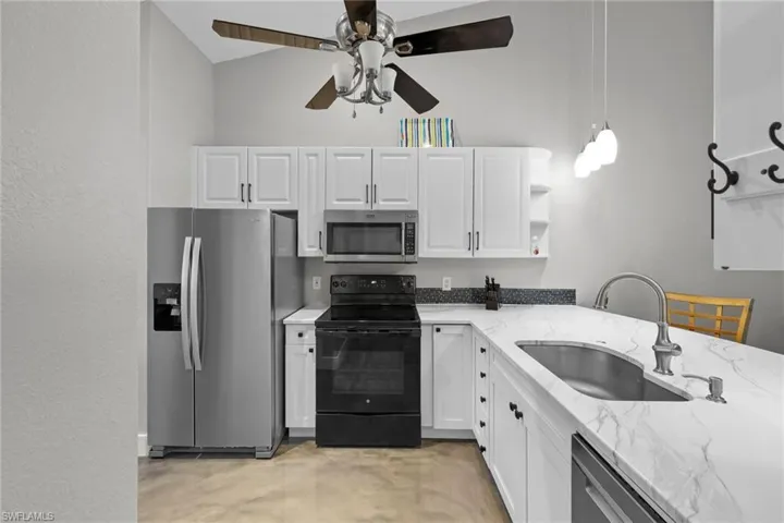 3540  Avion Woods  CT, Naples, FL 34104