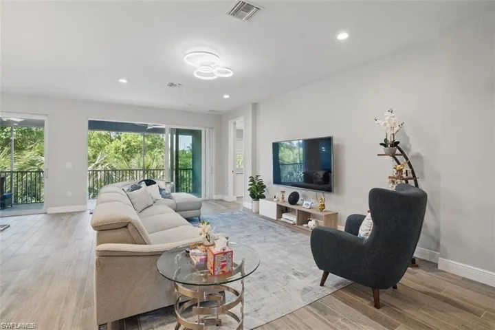 2567 Seychelles Dr 206, Naples, Florida 34112