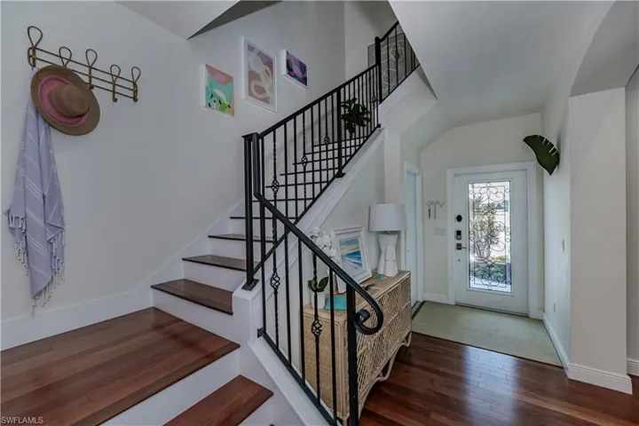 stairway to 2nd floor