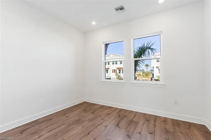 1620 Seahaven Dr unit 405 ~ Ready Now