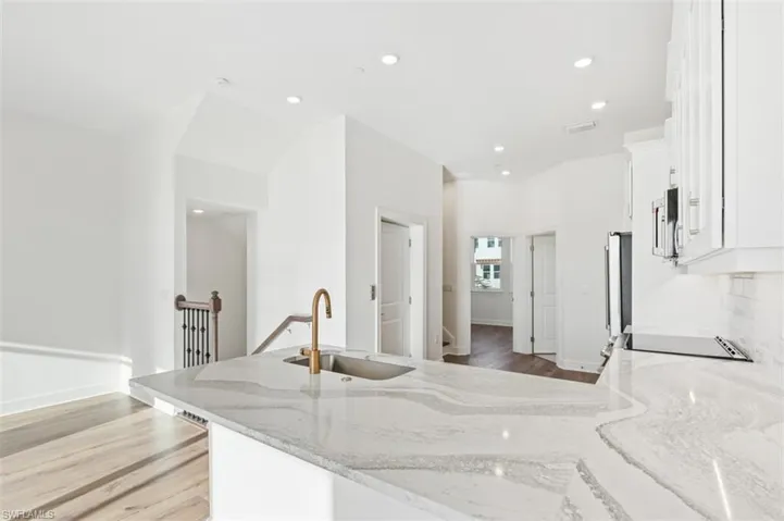 1620 Seahaven Dr unit 405 ~ Ready Now