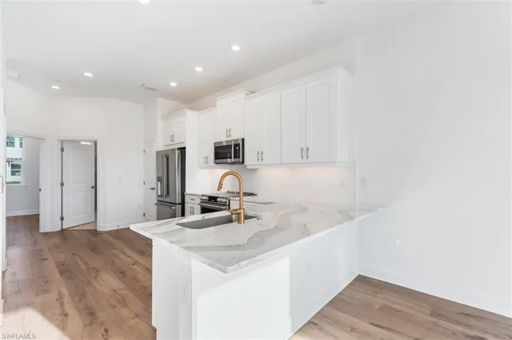 1620 Seahaven Dr unit 405 ~ Ready Now