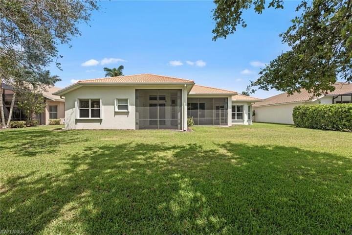 Spacious, private back yard!