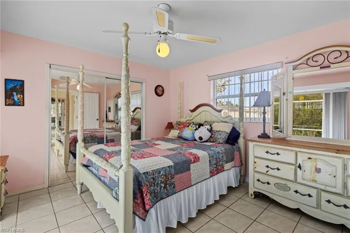 Guest bedroom #1