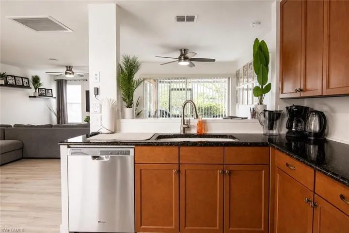 1913 Se 15th Pl, Cape Coral, Florida 33990