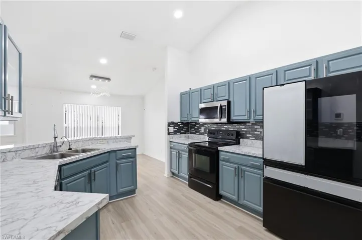 2009 13th Pl, Cape Coral, Florida 33909