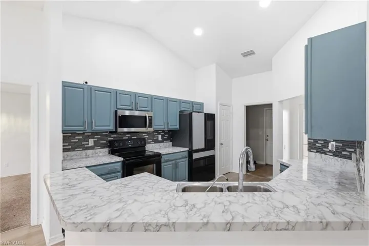 2009 13th Pl, Cape Coral, Florida 33909