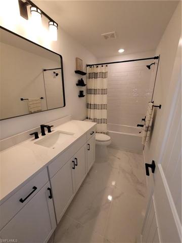 Shared Bath - Upstairs