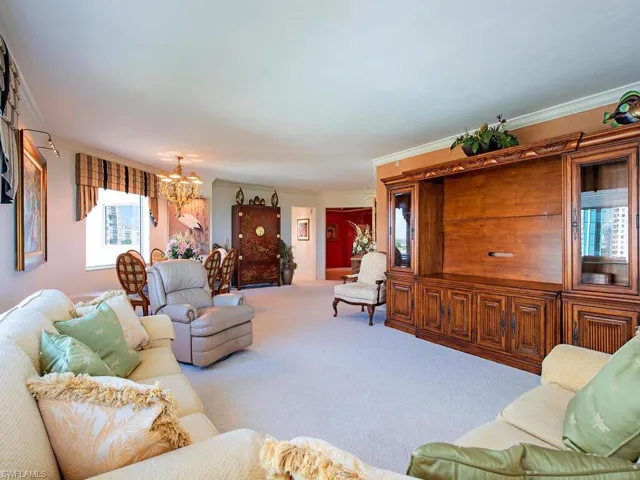 7425  Pelican Bay  BLVD, Naples, FL 34108