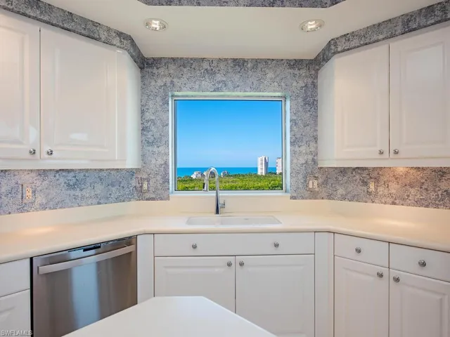 7425  Pelican Bay  BLVD, Naples, FL 34108
