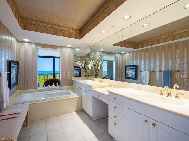7425  Pelican Bay  BLVD, Naples, FL 34108