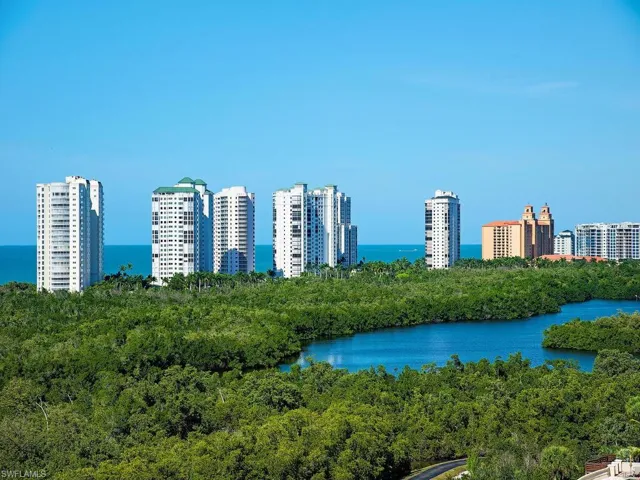 7425  Pelican Bay  BLVD, Naples, FL 34108