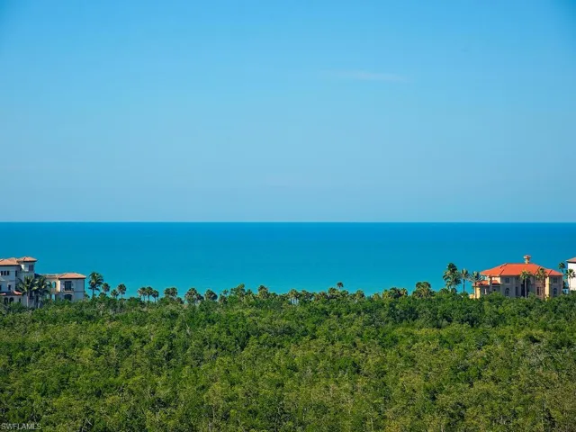7425  Pelican Bay  BLVD, Naples, FL 34108