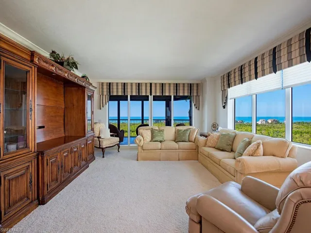 7425  Pelican Bay  BLVD, Naples, FL 34108
