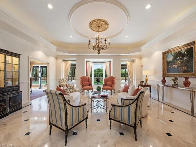 7425  Pelican Bay  BLVD, Naples, FL 34108