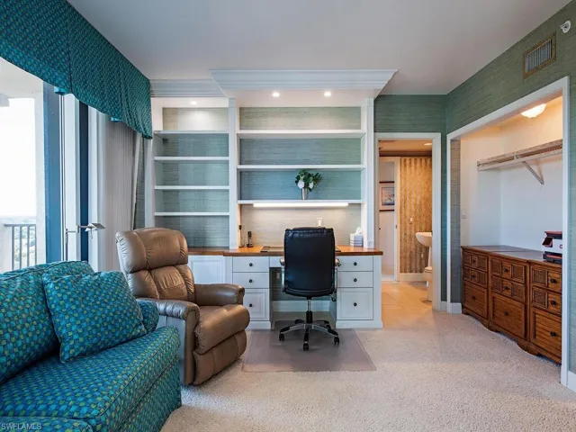 7425  Pelican Bay  BLVD, Naples, FL 34108