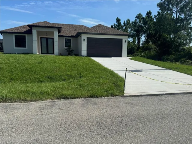 View of front facade with a garage and a front yard