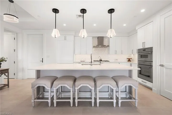 1125  Central  AVE, Naples, FL 34102