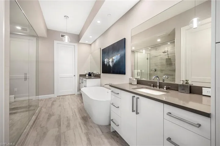 1125  Central  AVE, Naples, FL 34102