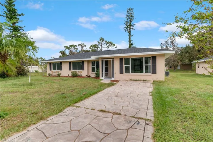 Ranch-style house with a front lawn