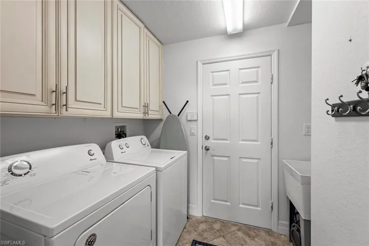 11203  Sand Pine  CT, Fort Myers, FL 33913