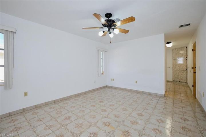 4528 SE 9th AVE, CAPE CORAL FL 33904